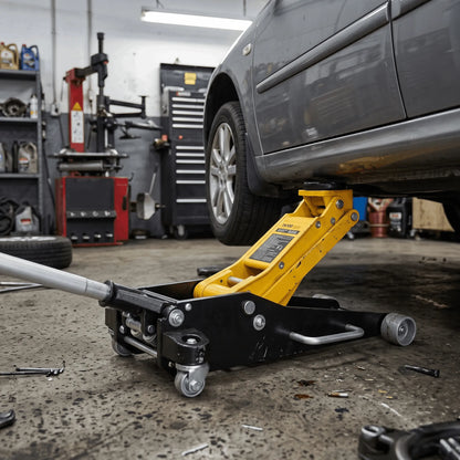 Cric hydraulique 2t extra plat glissé sous une voiture basse