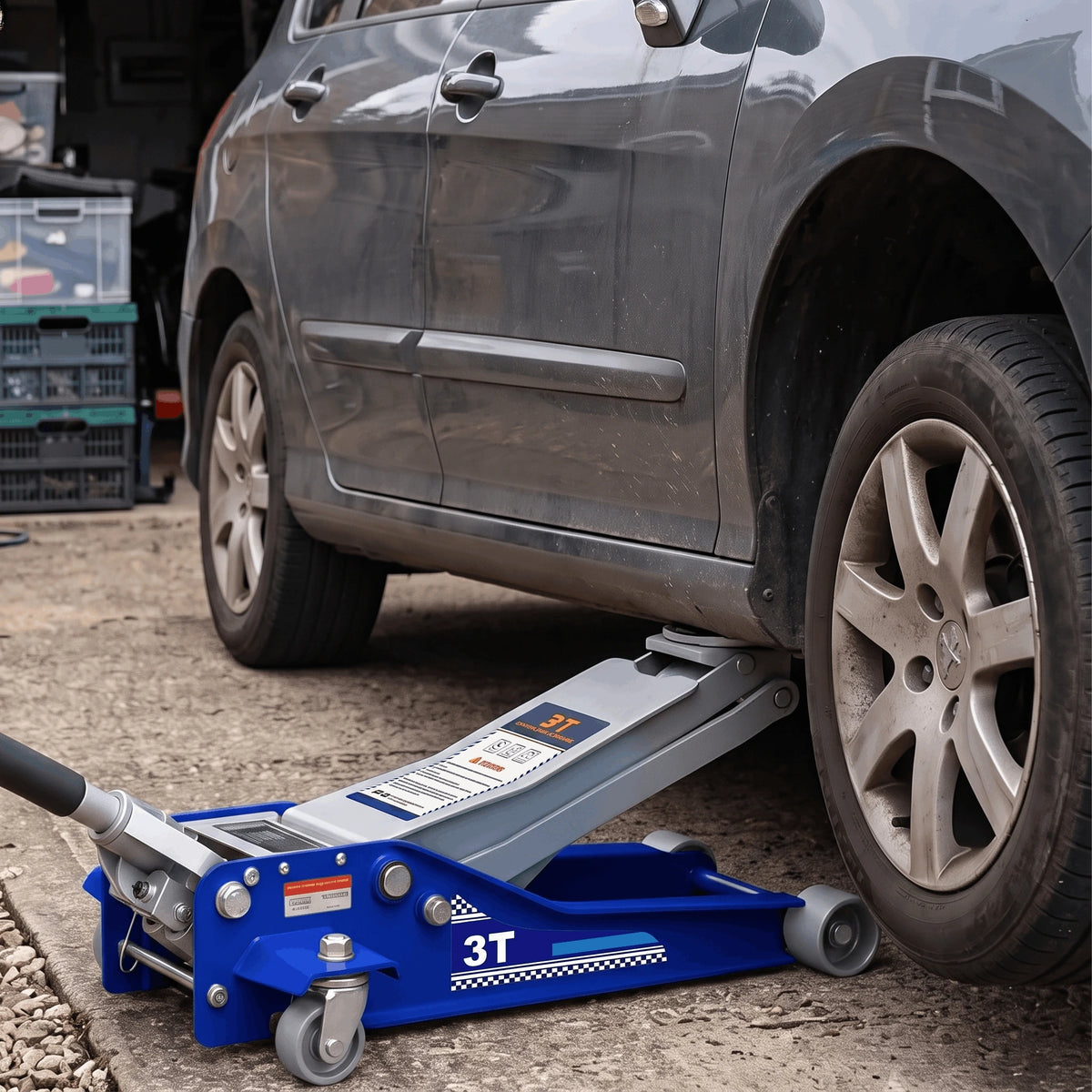 Cric hydraulique 3T extra plat CricPro utilisé pour soulever une voiture berline en garage